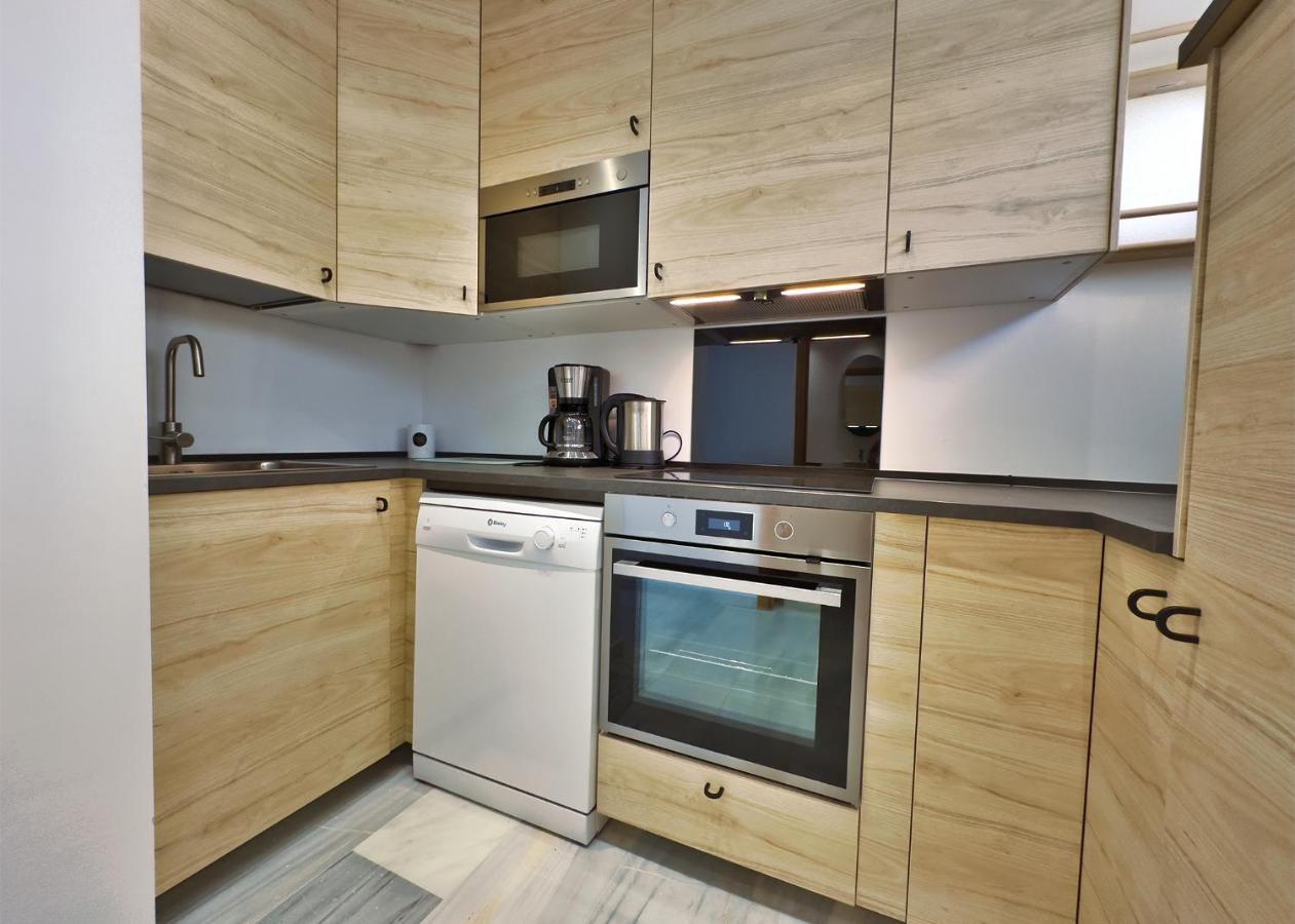 Diana 206. Completely Renovated On The Beachfront. Apartamento Marbella