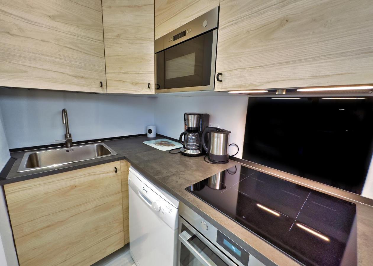 Diana 206. Completely Renovated On The Beachfront. Apartamento Marbella