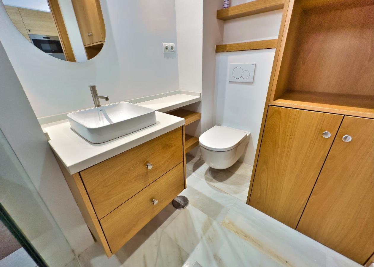 Apartamento Diana 206. Completely Renovated On The Beachfront. *